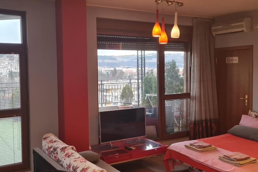 Unique Studio- Great Balcony And View! Parking Possibility! Veliko Tarnovo Kültér fotó