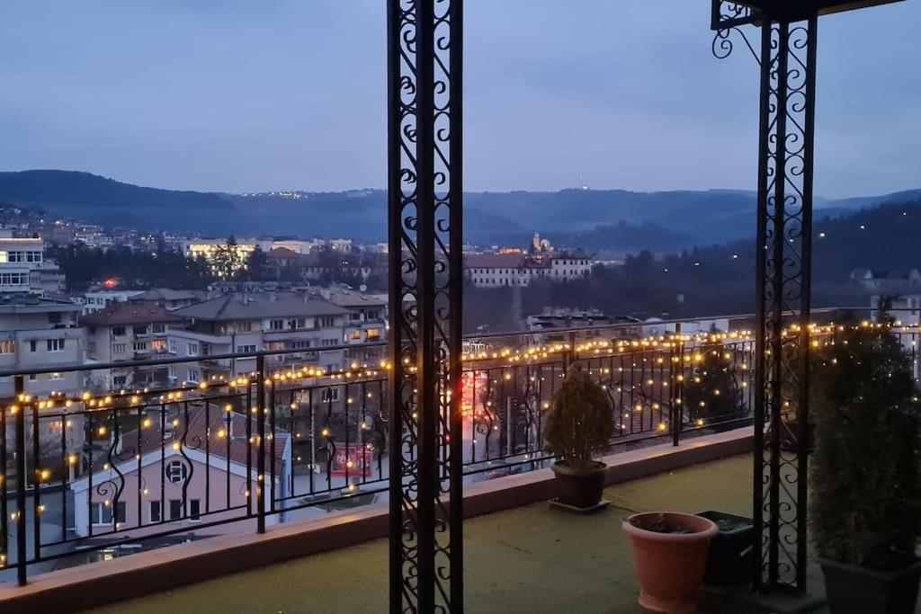 Unique Studio- Great Balcony And View! Parking Possibility! Veliko Tarnovo Kültér fotó