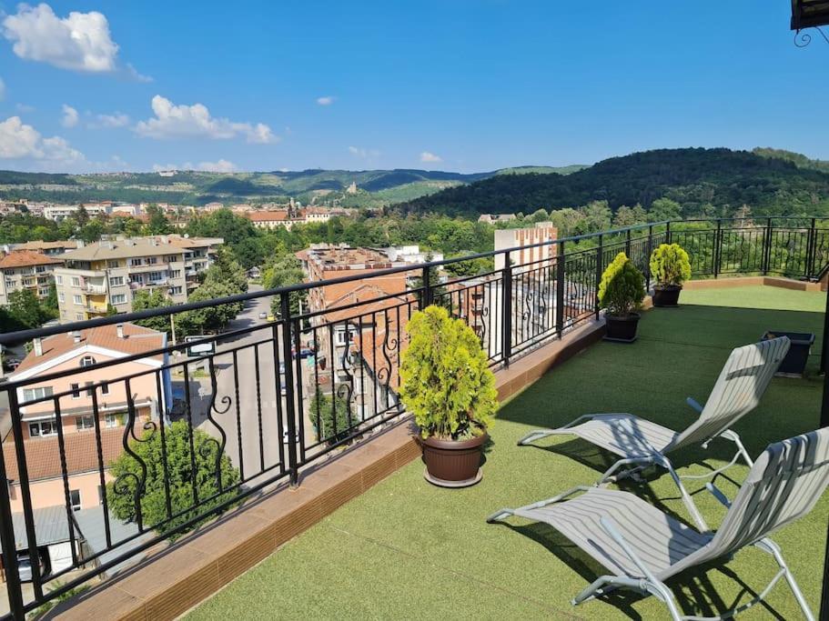 Unique Studio- Great Balcony And View! Parking Possibility! Veliko Tarnovo Kültér fotó
