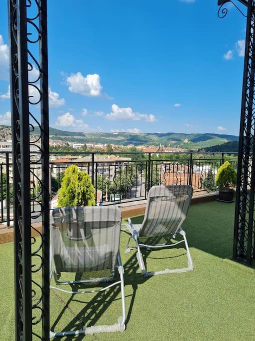 Unique Studio- Great Balcony And View! Parking Possibility! Veliko Tarnovo Kültér fotó