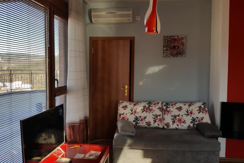 Unique Studio- Great Balcony And View! Parking Possibility! Veliko Tarnovo Kültér fotó