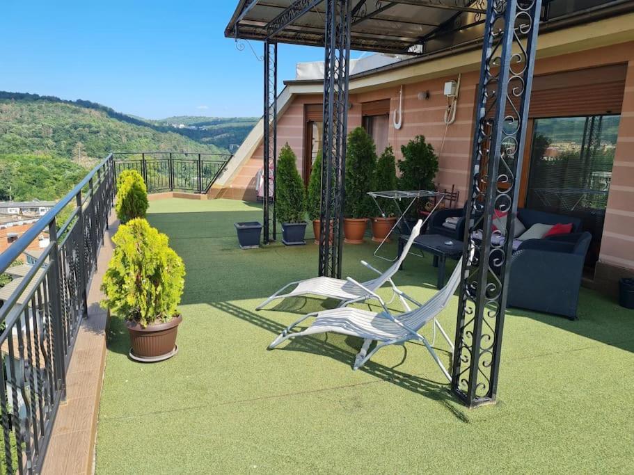 Unique Studio- Great Balcony And View! Parking Possibility! Veliko Tarnovo Kültér fotó