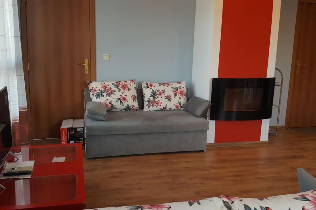 Unique Studio- Great Balcony And View! Parking Possibility! Veliko Tarnovo Kültér fotó