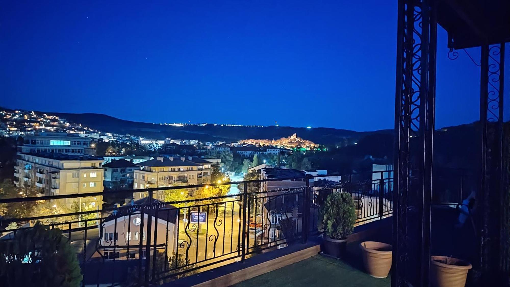 Unique Studio- Great Balcony And View! Parking Possibility! Veliko Tarnovo Kültér fotó